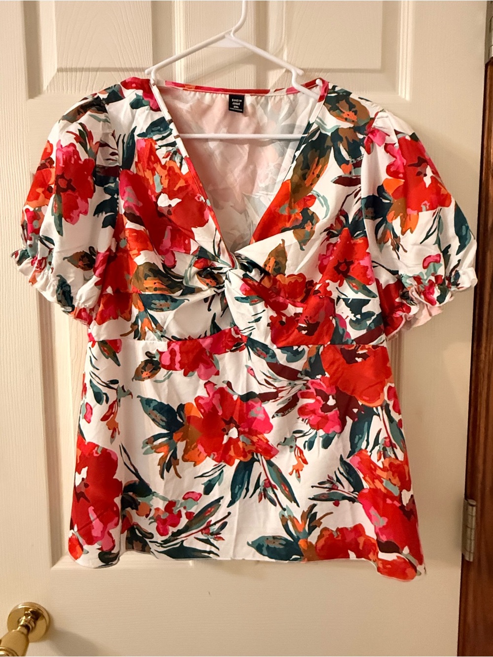 SHEIN White Floral Twist-Front Puff Sleeve Blouse